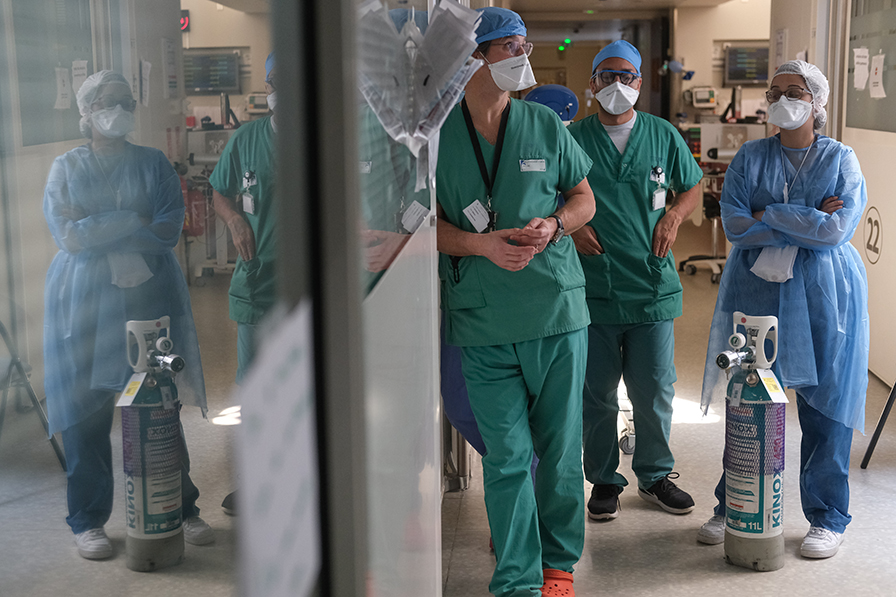 Sur le front du COVID-19 à l'hôpital Lariboisière AP-HP