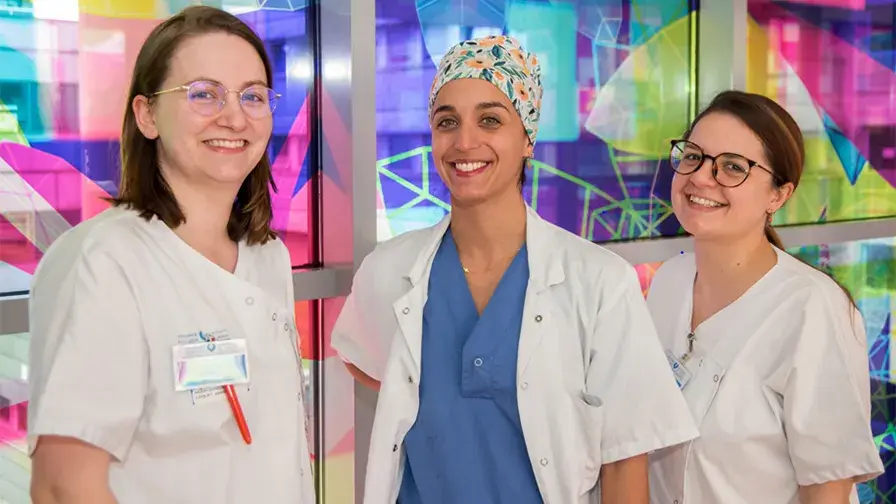 Anaïs Loquet, IDE, Dr Meryam Cheloufi et Laura-Maria Magliulo, IDE du service de gynécologique obstétrique