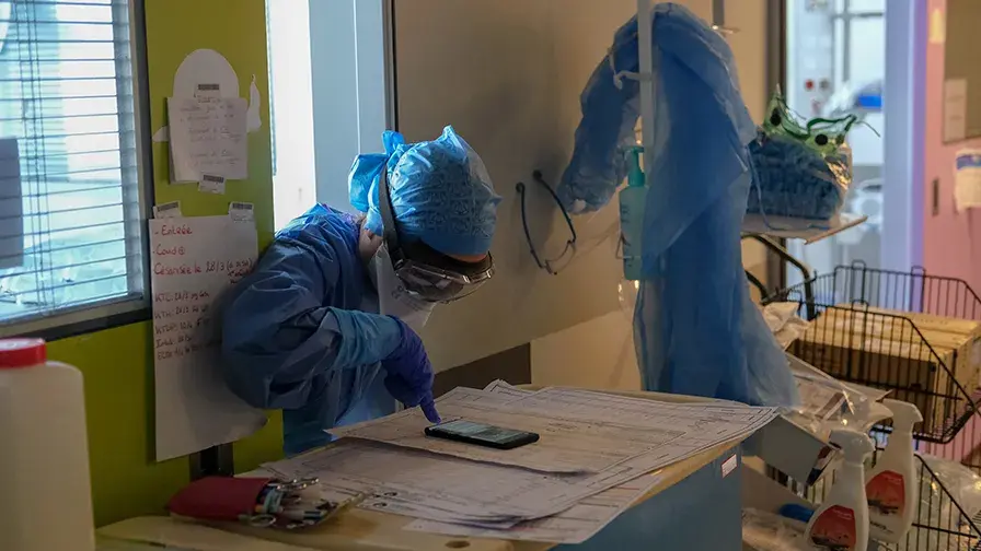 Reportage photo sur le front du COVID-19 à l'hôpital Necker - enfants malades AP-HP