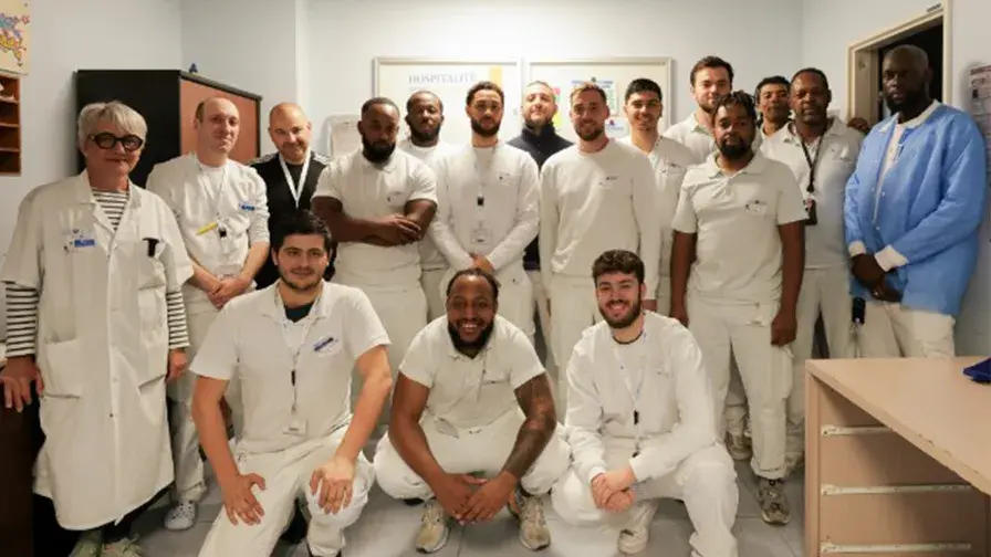 L’équipe de brancardage central de l'hôpital Henri-Mondor AP-HP