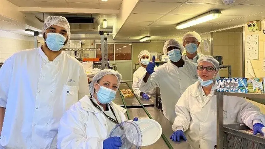 L' équipe du service restauration des hôpitaux Henri-Mondor et Albert-Chenevier AP-HP.jpg