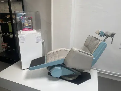 Exposition : À pleines dents ! | Détail Barbie