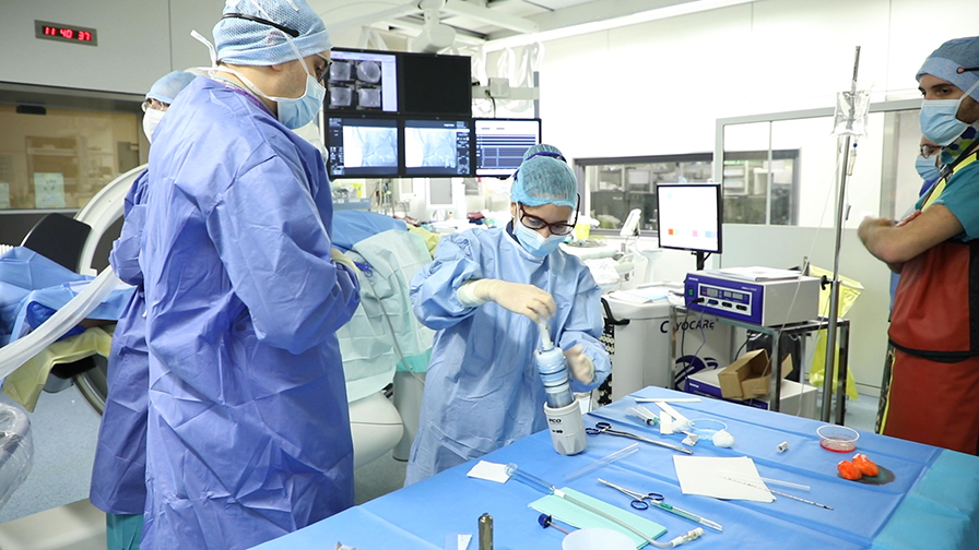 Hôpital Tenon AP-HP : réalisation de la 1ère électrochimiothérapie française sur une tumeur du foie inopérable par une équipe de radiologie interventionnelle oncologique